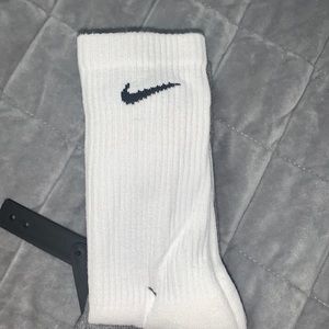 New white dri fit socks size small one pair
